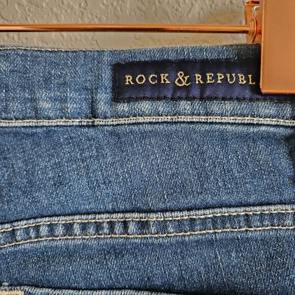 Rock & Republic Roskilde Size 12 Stretch Denim Capri Medium Wash Rhinestone Logo - Picture 4 of 7